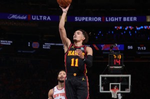  特雷杨52分老鹰加时胜黄蜂  