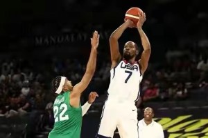  曼联争议红牌引热议，B费染红离场球队惨遭绝杀  