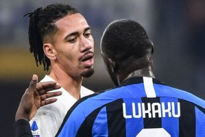  罗马遭遇黑色三分钟，斯莫林乌龙球葬送关键战役  