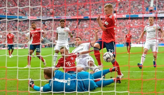  诺伊尔复出即创德甲零封纪录  