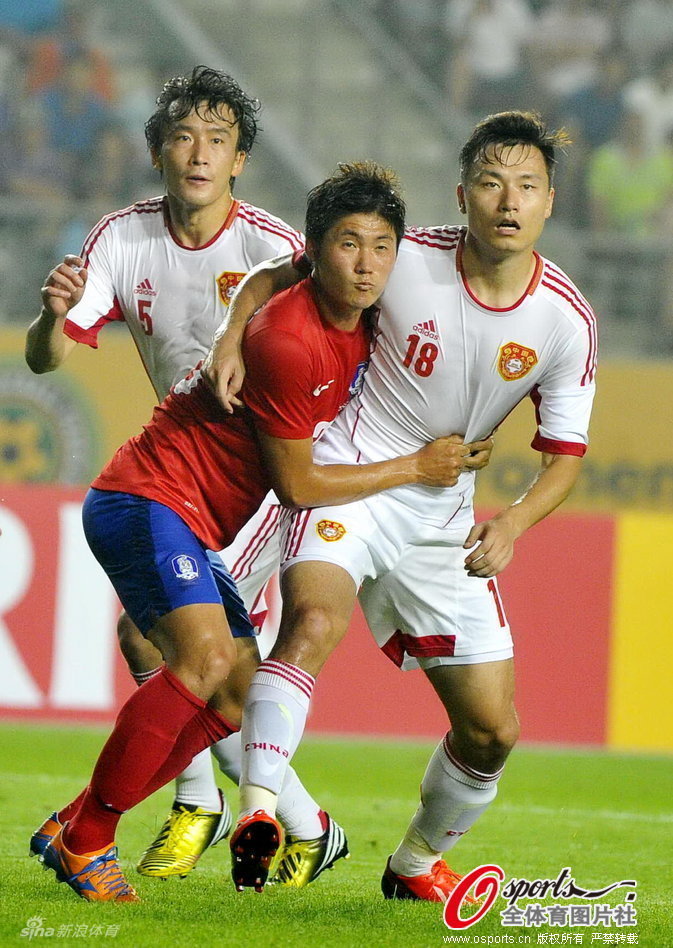  拉齐奥门将神扑救主，多次化解险情保住平局  